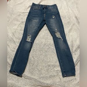 Rue 21 curvy, size 6 skinny jeans, ripped